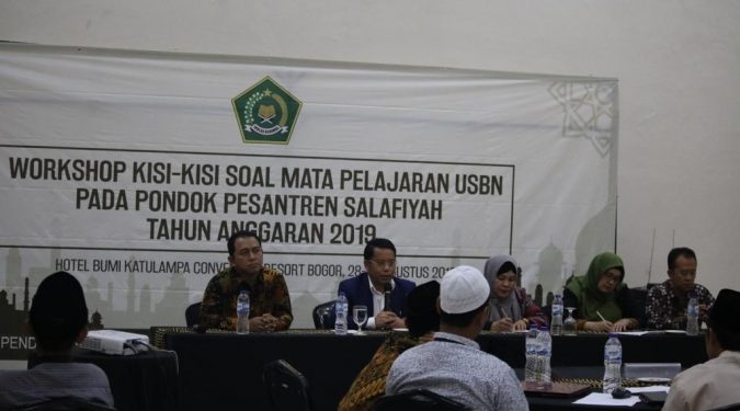 Dirjen Pendidikan Islam Kamaruddin Amin, di hadapan para pengasuh Pondok Pesantren Salafiyah penyelenggaran Pendidikan Keseteraan, di Bogor