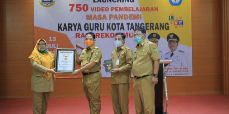 Pemerintah Kota Tangerang mendapatkan rekor Muri 750 Vidio pembelajaran karya Guru [doc. Humas Pemkot Tangerang]