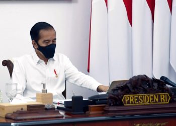 Presiden Jokowi saat pimpinan rapat terbatas [doc. Kemensetneg]