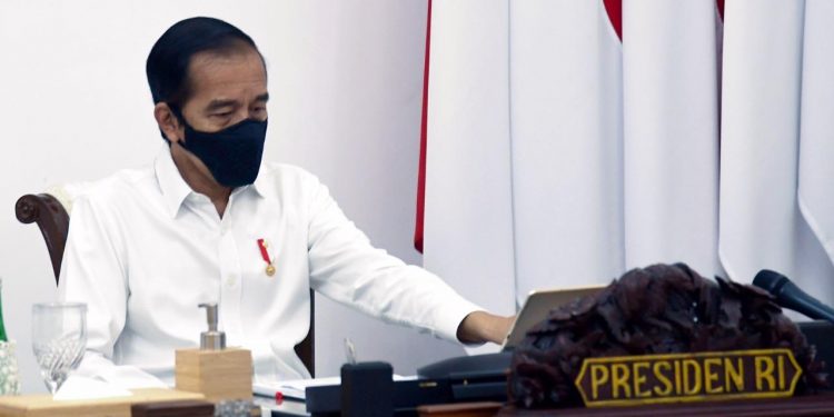 Presiden Jokowi saat pimpinan rapat terbatas [doc. Kemensetneg]