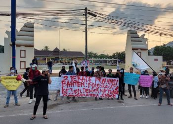 Mimbar bebas Koalisi Mahasiswa Banten Barat (KMBB)