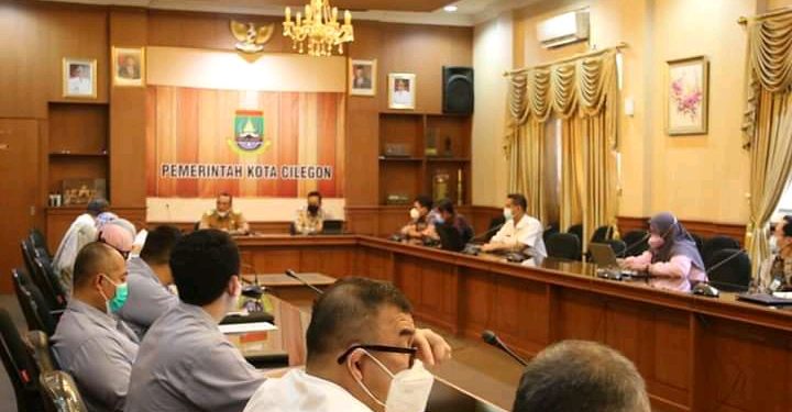 Rapat evaluasi kerjasama PT PCM dan PT KBS di ruang rapat Walikota Cilegon