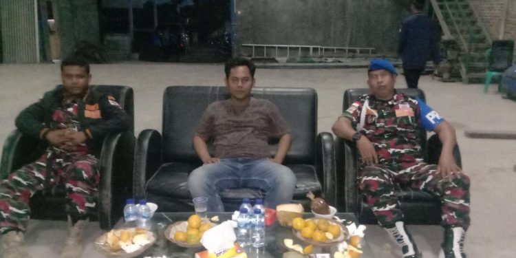 Ketua MAC LMP M. Saiful Basri (tengah) di workshop pusat pelatihan kompetensi Karang Taruna Gerem