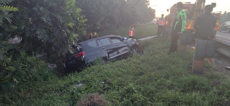 Insiden kecelakaan tunggal mobil di Tol Tangerang-Merak [doc. Bidhumas Polda Banten]
