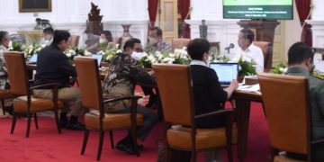 Presiden Joko Widodo memimpin rapat dengan jajarannya yang membahas tentang persiapan penyelenggaraan KTT G20 di Istana Merdeka, Jakarta [doc. BPMI Setpres]