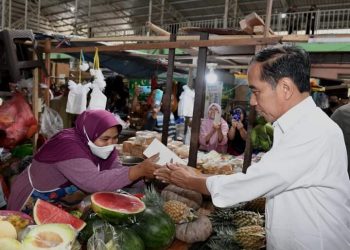 Presiden Joko Widodo mengunjungi Pasar Kelapa, Kota Cilegon, dalam kunjungan kerjanya ke Provinsi Banten [doc/BPMI Setpres]