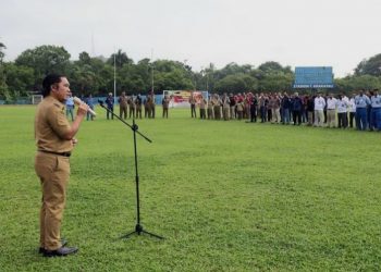 PJ Gubernur Banten Al Muktabar pimpin apel Peringatan Bulan K3 [doc/istimewa]